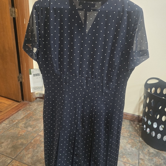 This Vintage is a Cynthia Howie navy blue polka dot midi dres - Picture 4 of 7